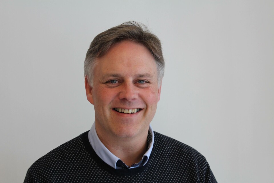 Svein Arve Tronsgård i Vard Aqua Sunndal AS forteller at kundene står i kø for å teste luseoppsamlerern NS Collector. Foto: Vard Aqua Sunndal AS