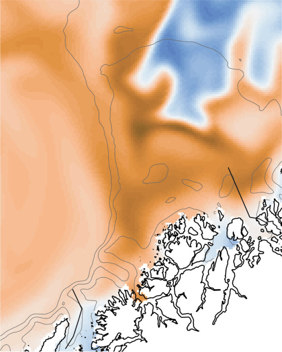Figuren viser simulert konsentrasjon av klorofyll utenfor kysten av Tromsø den 25. juli 2017. Skalaen går fra lave (i blått) til høye konsentrasjoner (brunt).