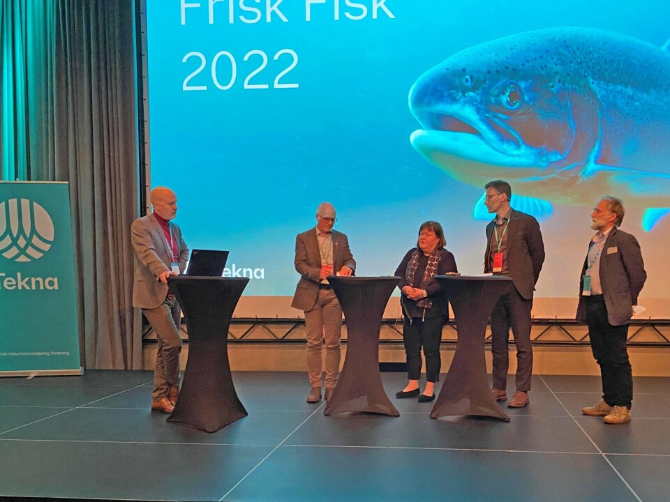 Fra paneldebatten under Frisk fisk-konferansen. Fra venstre: Sven Martin Jørgensen (FHF), Øyvind Oaland (Mowi), Anne Brønstad Osland (Fiskeridirektoratet), Inge Erlen Naesset (Mattilsynet) og Edgar Brun (Veterinærinstituttet). Foto: Kati Indrefjord