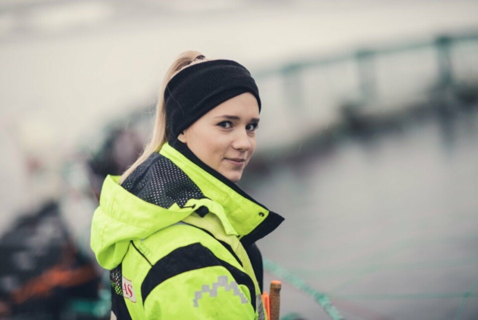 Jenter strømmer til havbruksnæringen som aldri før. En av dem er røkter Isabell Grønvold, som nå har jobbet tre år i Salaks. Foto: Marius Fiskum/Polar Quality. Jenter strømmer til havbruksnæringen som aldri før. En av dem er røkter Isabell Grønvold, som nå har jobbet tre år i Salaks. Foto: Marius Fiskum/Polar Quality.