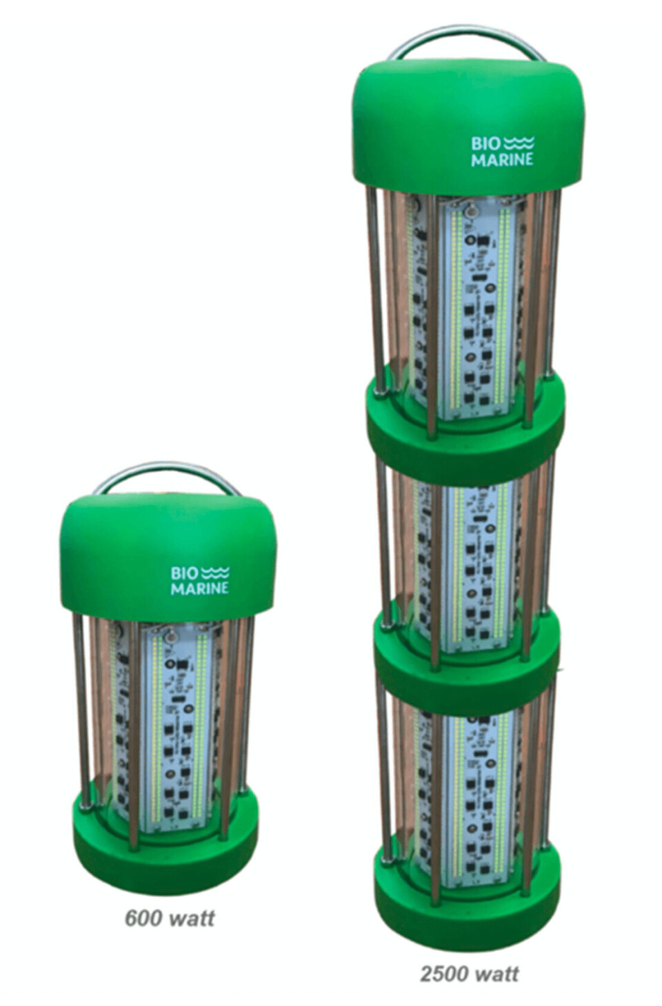 Lyskildene som ble brukt i forsøket Havforskningsinstituttet kjørte, var av typen AquaLux på hhv. 600 W og 2500 W, utviklet av OxyVision.