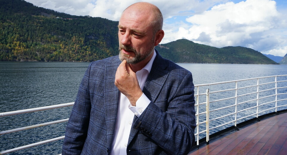 Administrerende direktør Robert H. Eriksson i Sjømatbedriftene stiller seg svært skeptisk til forslaget om å utrede avgift på antall lakselus i anlegget som overskrider tiltaksgrensen.