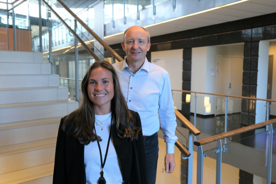 CEO i Blue Planet AS, Eivind Helland, har tro på traineeordningen som en god måte for å få rekruttert flinke, unge folk til havbruksnæringen. Andrea Viga Søndenå startet denne uken som trainee i Blue Planet. CEO i Blue Planet AS, Eivind Helland, har tro på traineeordningen som en god måte for å få rekruttert flinke, unge folk til havbruksnæringen. Andrea Viga Søndenå startet denne uken som trainee i Blue Planet.