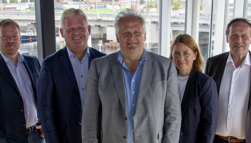 Sterk kvintett bak lanseringen av det kraftfulle investeringsselskapet Frøy Kapital i Trøndelag i dag: Investeringsdirektør Klaus Hatlebrekke (fra venstre), administrerende direktør Roger Granheim, arbeidende styreleder Helge Gåsø, finansdirektør Hege Aasen Veiseth og Harry Bøe, direktør for forretningsutvikling. Sterk kvintett bak lanseringen av det kraftfulle investeringsselskapet Frøy Kapital i Trøndelag i dag: Investeringsdirektør Klaus Hatlebrekke (fra venstre), administrerende direktør Roger Granheim, arbeidende styreleder Helge Gåsø, finansdirektør Hege Aasen Veiseth og Harry Bøe, direktør for forretningsutvikling.