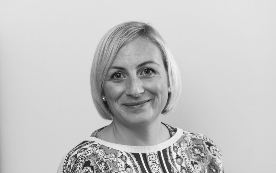 Avdelingleder for fiskehelse i Åkerblå, Lene-Catrin Ervik, sier det er viktig for oppdretterne å være tidlig ute med behandlingen mot AGD. Foto: Åkerblå.