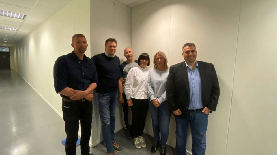 Øystein Markussen, Kay Roger Fjellsøy, Per Anton Sæther, Hill Jorunn Kåberg fra Marin Helse, Renathe Greve og Frode Westby fra Åkerblå. Foto Åkerblå
