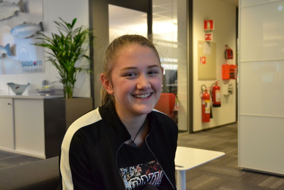 Stina Leirnes går på Bjordal ungdomsskole og har klare planer om en fremtid i havbruksnæringen. Foto: Magnus Petersen.