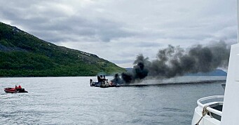Arbeidsbåt sank etter brann