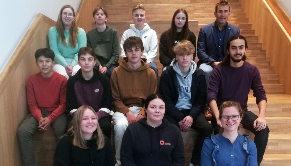 VG1 Naturbruk ved Havbruksakademiet Nord består av (fra venstre bak) Caroline Jenssen Skulbru, Fredrik Rørmark, Sverre Liland, Therese Gårder, Trond Jørgensen (rektor og mattelærer), Levi Paulsen, Leon Nielsen, Emil Gulbrandsen, Odin Bjørbæk, Kyle Rodgers (programfagslærer), Maria Nielsen, Sandra Langås og Mona Pedersen Hagen (kontaktlærer).