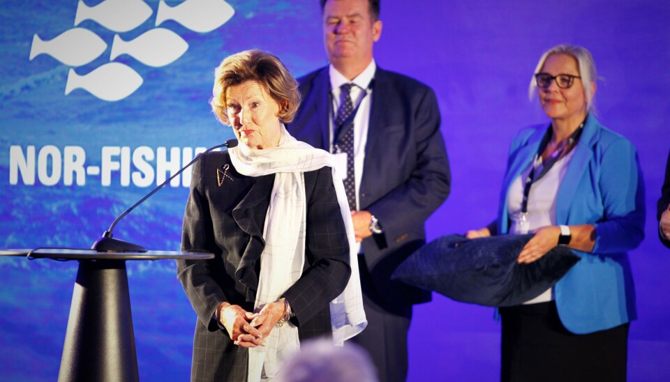 - Det er en ære å få lov til å åpne årets Nor-Fishing-messe, sa Dronning Sonja til stormende jubel fra forsamlingen. - Det er en ære å få lov til å åpne årets Nor-Fishing-messe, sa Dronning Sonja til stormende jubel fra forsamlingen.