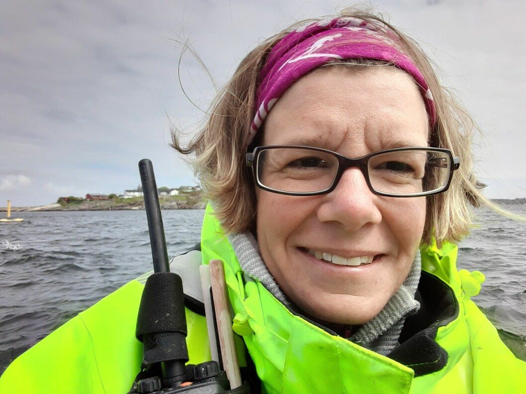 Antje Krieger (44) trives på merdkanten og liker samspillet i jobben hennes som driftstekniker. Foto: privat.