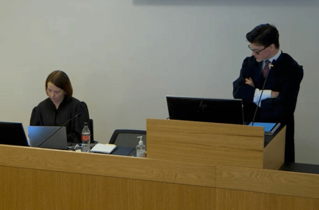 Advokat Hilde Lund (t.v) fra Regjeringsadvokaten representerer staten i saken.