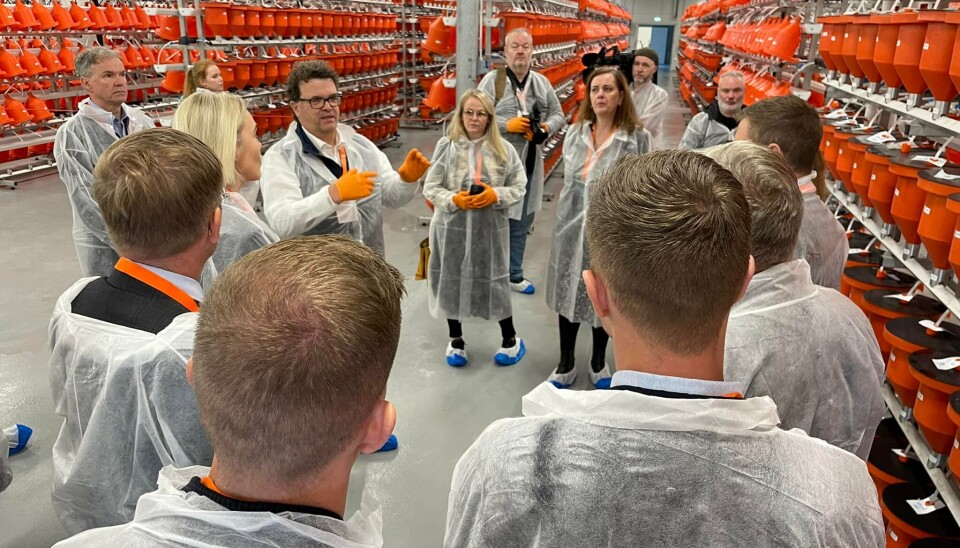 Jonas Jonasson, CEO i Benchmark Genetics Iceland ledet omvisningen i det nye anlegget for gruppen til Fiskeriminister Svavarsdottir. Islandsk TV dokumenterte begivenheten. Jonas Jonasson, CEO i Benchmark Genetics Iceland ledet omvisningen i det nye anlegget for gruppen til Fiskeriminister Svavarsdottir. Islandsk TV dokumenterte begivenheten.