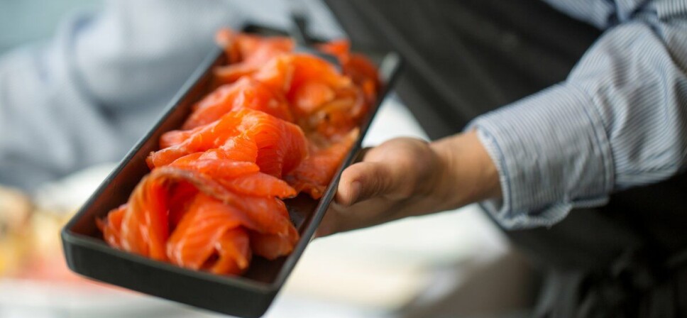 Folkehelseinstituttet har oppdaget et utbrudd forårsaket av bakterien Listeria monocytogenes. Illustrasjonsfoto av røkelaks.
