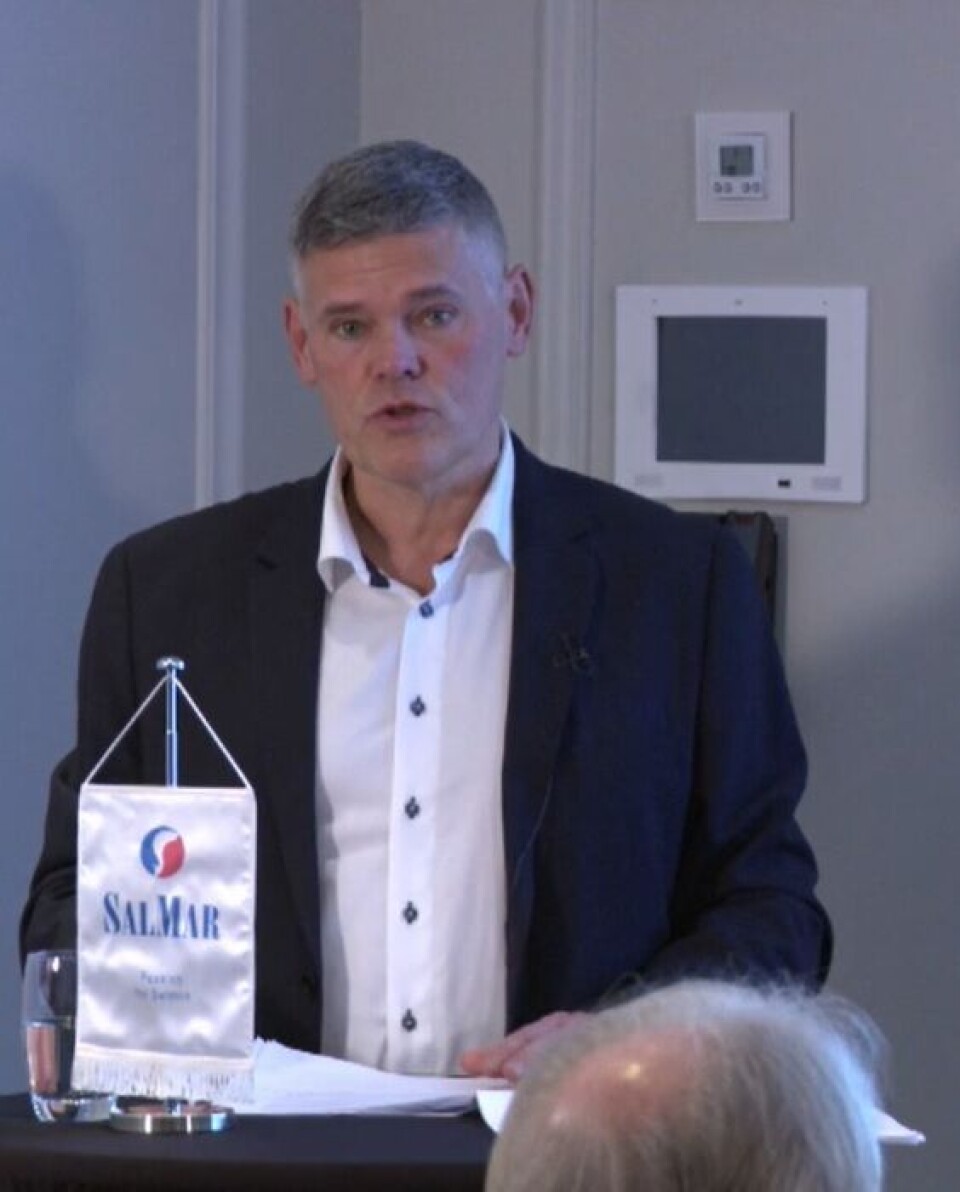 Konsernsjef Frode Arntsen presenterte selskapets resultater på Hotel Continental, i Oslo torsdag. Der sa han at som følge av transaksjonene de nylig har gjort øker SalMar forventet volum for 2022 i Norge med 5 000 tonn til 180 000 tonn.