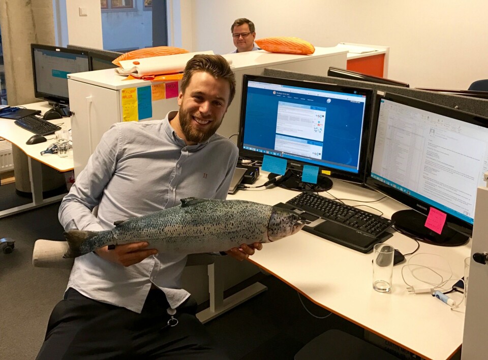 Martin Skaug er en av fem som har internship i Sjømatrådet, der jobber 26-åringen med markedsføring av norsk laks og sjømat. Foto: Norges Sjømatråd