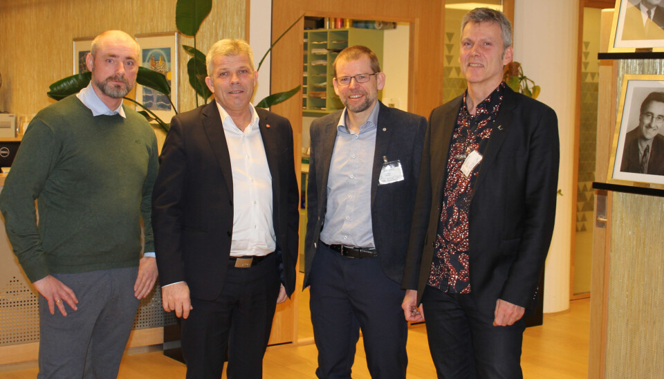 Fra venstre; administrerende direktør i Sjømatbedriftene Robert Eriksson, fiskeri- og havminister Bjørnar Skjæran, generalsekretær Torfinn Evensen og kommunikasjonsansvarlig Pål Mugaas i Norske Lakseelver.