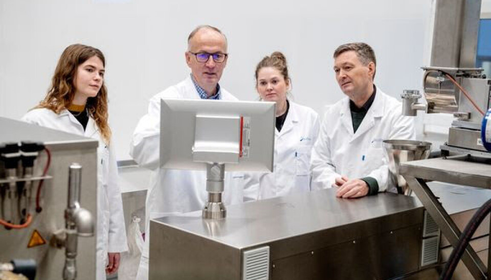 Stipendiat Liv Sickel, prosjektleder Åge Oterhals og forskerne Tone Aspevik og Tor Andreas Samuelsen, bruker ekstruder til å utvikle produkter med en bred kombinasjon av ingredienser.