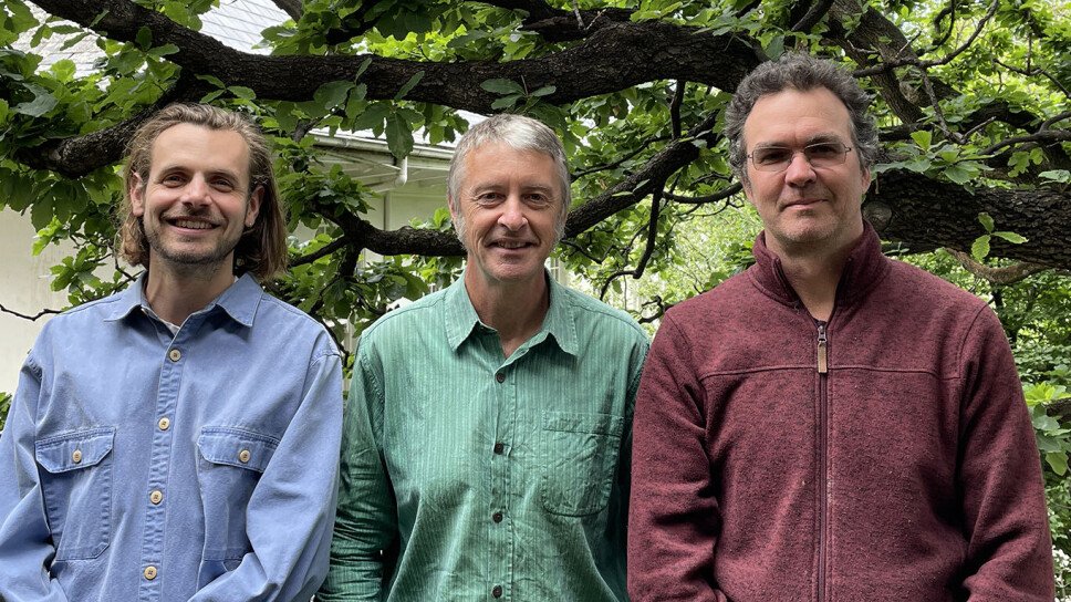 Stipendiat Andrew Coates og professor Tim Dempster ved University of Melbourne på siden, og prosjektleder Nick Robinson fra Nofima i midten. Stipendiat Andrew Coates og professor Tim Dempster ved University of Melbourne på siden, og prosjektleder Nick Robinson fra Nofima i midten.