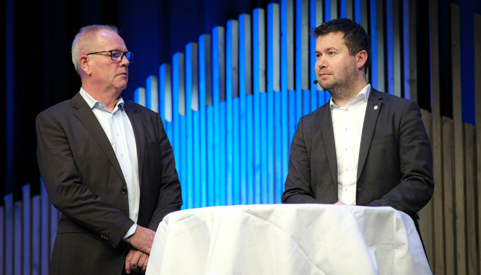 Ole-Eirik Lerøy, styreleder i Mowi sammen med Geir Pollestad (Sp) under Sjømatdagene. Rundt samme bord.  Geir Pollestad og Ole Eirik Lerøy.