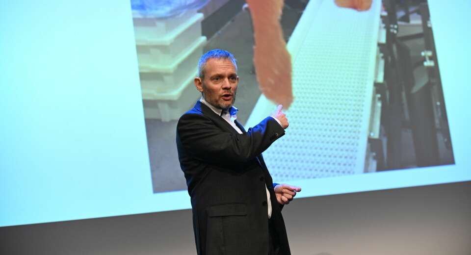 Simon Nesse Økland, kommunikasjonssjef i Bremnes Seashore under AqKva-konferansen 2023.