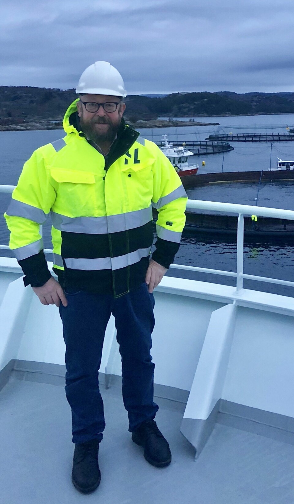 Carl-Erik Arnesen, administrerende direktør i Hav Line er glad for at mannskapet om bord på  «Norwegian Gannet» kunne komme fortvilte oppdrettere i Nord til unnsetning. Foto: Privat.