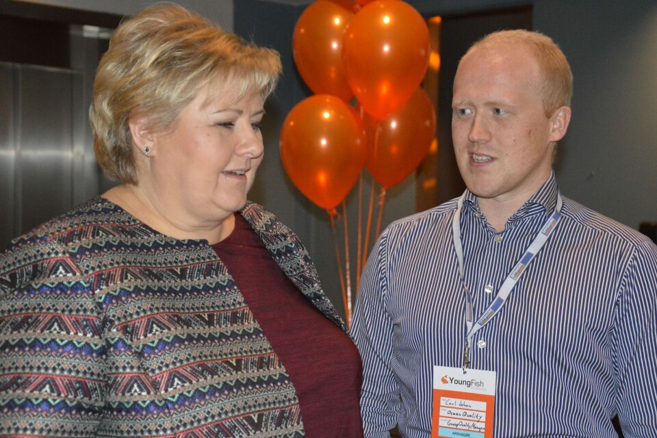 Erna Solberg var det store trekkplasteret under Youngfish konferansen i Bergen tidligere i år. Her er hun avbildet sammen med styreleder Carl Johan Arnesen Sandberg. Foto: Therese Soltveit.