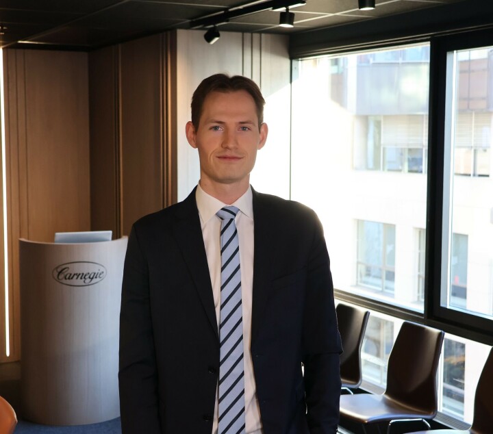 Henrik Longva Knutsen, analytiker i Carnegie mener grunnrenteskatten fortsatt ikke er nøytral.