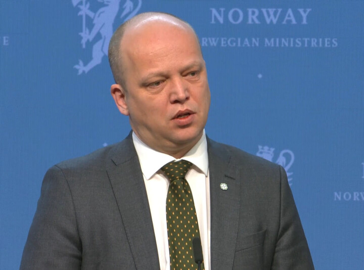 Finansminister Trygve Slagsvold Vedum (Sp), her under pressekonferansen på tirsdag, da det nye forslaget for grunnrenteskatt ble lagt frem.