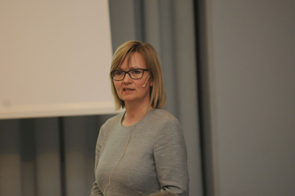 - Ved hjelp av såkalt geonomisk seleksjon, kan vi plukke ut de beste individene, basert på 55 000 ulike genmarkører, sier administrerende direktør i Aquagen Nina Santi. Foto: Pål Mugaas Jensen.