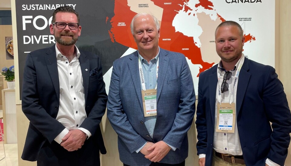 Fra venstre: Salgsjef i Frøy: Andreas Krogstad, Martin Sullivan med NL Marine Services og Nybyggansvarlig Servicebåt i Frøy: Andreas Vatn