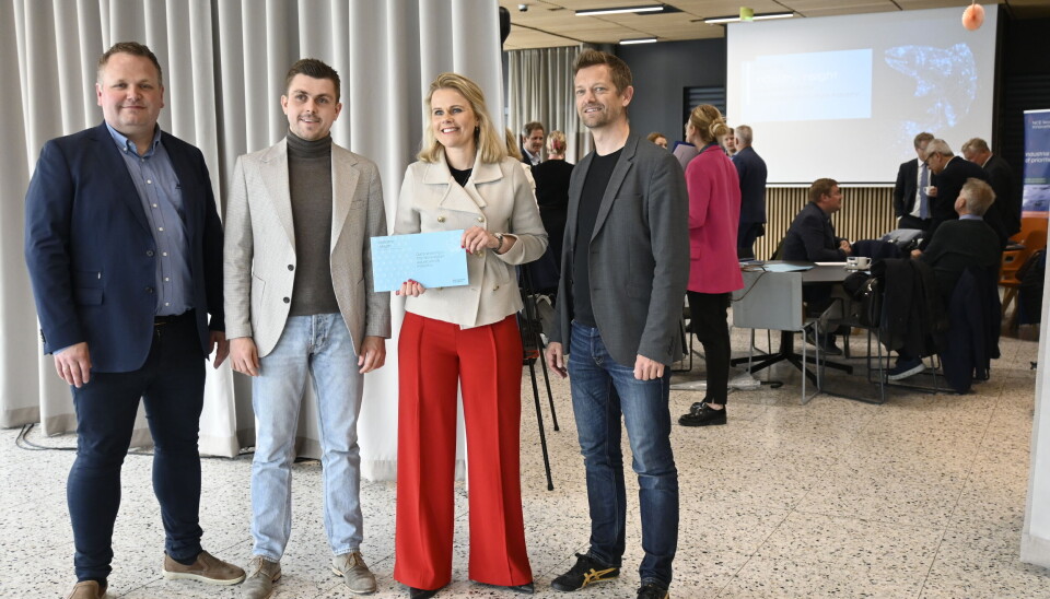 Prosjektgruppen til rapporten hos NCE Seafood Innovation. Fra venstre: Kristian Blom fra AquaCloud og Dominik Flatten, Nina Stangeland og Rune Smistad i NCE Seafood Innovation. Prosjektgruppen til rapporten hos NCE Seafood Innovation. Fra venstre: Kristian Blom fra AquaCloud og Dominik Flatten, Nina Stangeland og Rune Smistad i NCE Seafood Innovation.