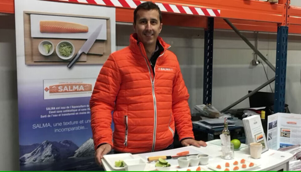 - Nå får jeg stort sett bare positive positiv respons fra franske laksekjøpere når jeg presenterer norsk laks, sier Emeric Macurot i Salma. - Nå får jeg stort sett bare positive positiv respons fra franske laksekjøpere når jeg presenterer norsk laks, sier Emeric Macurot i Salma.