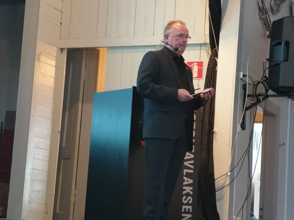 Fiskeriministeren skryter av all hardt arbeid som ligger bak nye innovasjoner i havbruksnæringen. Foto: Ole Andreas Drønen. Fiskeriministeren skryter av all hardt arbeid som ligger bak nye innovasjoner i havbruksnæringen. Foto: Ole Andreas Drønen.