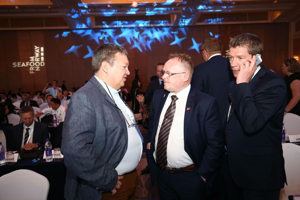 Fiskeriminister Per Sandberg er i Kina for å bedre deres forhold til norske eksportører og norsk laks. Foto: Norges sjømatråd