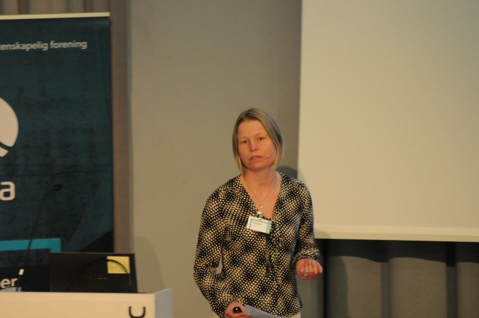 Sussie Dalvin fra Havforskningsinstituttet fremla ny forskning om lakselus og påvirking av temperatur. Foto: Magnus Petersen.