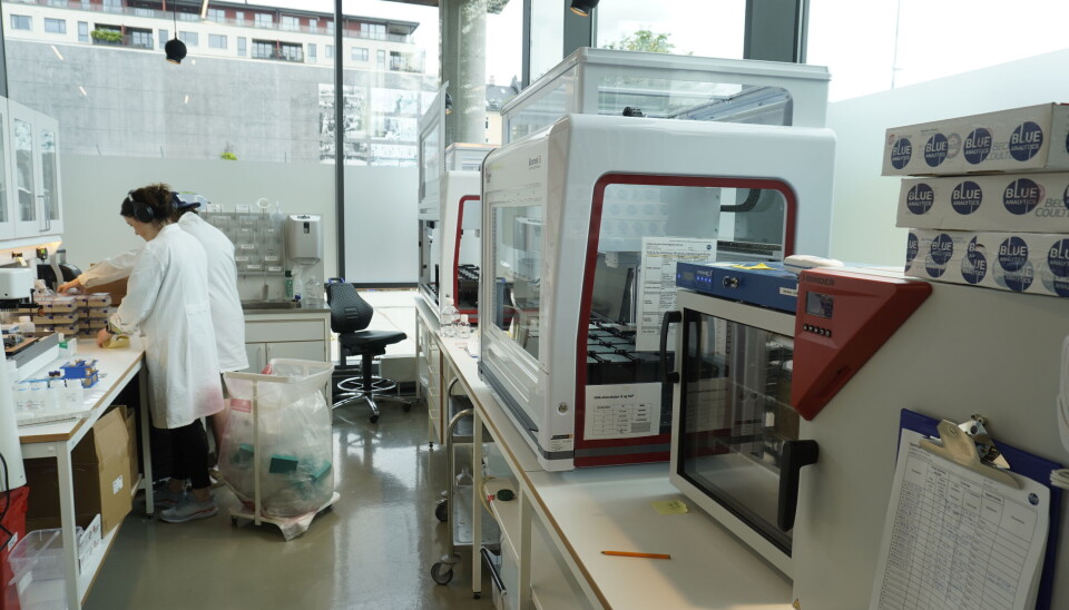 Selskapet Blue Analytics har kontor og laboratorier på Marineholmen I Bergen. Her har dei opparbeid seg ein betydelig kompetanse på sekvensering av bl.a Moritella viscosa. Selskapet Blue Analytics har kontor og laboratorier på Marineholmen I Bergen. Her har dei opparbeid seg ein betydelig kompetanse på sekvensering av bl.a Moritella viscosa.