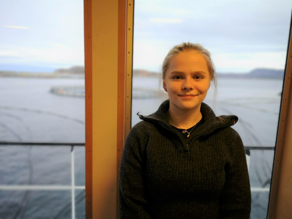 Vilde Kristiansen sier til Kyst.no at hun trives veldig godt hos SalmoNor. Foto: Ole Andreas Drønen/Kyst.no.