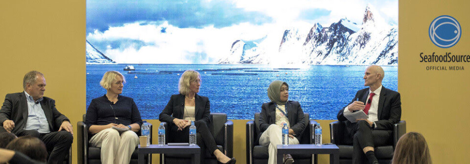 I den andre panelsamtalen deltok f.v. Botolf Stolt-Nielsen, Maria Buskoven, Malin Elisabeth Florvåg og Dr. Woro Nur Endang Sarati, ledet av Asbjørn Warvik Rørtveit.