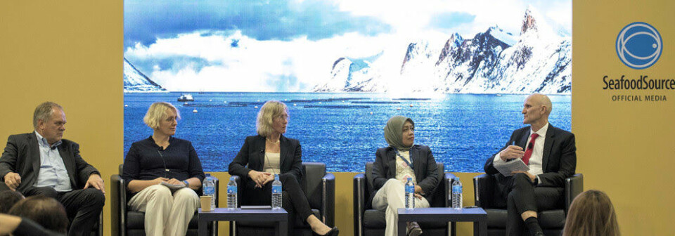I den andre panelsamtalen deltok f.v. Botolf Stolt-Nielsen, Maria Buskoven, Malin Elisabeth Florvåg og Dr. Woro Nur Endang Sarati, ledet av Asbjørn Warvik Rørtveit.
