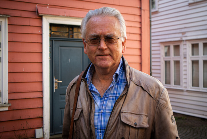 Forfatter Gunnar Staalesen kom i 1977 ut med den første Varg Veum boken: Bukken til havresekken. Siden den gang har det blitt 19. bøker i serien. I den siste
boken er et fiktivt, vestlandsk oppdrettsselskap en viktig kulisse, nemlig «Sunfjord Salmon». Og ja, Sunfjord skrives her med én 'n' og uttales søn-fjård.