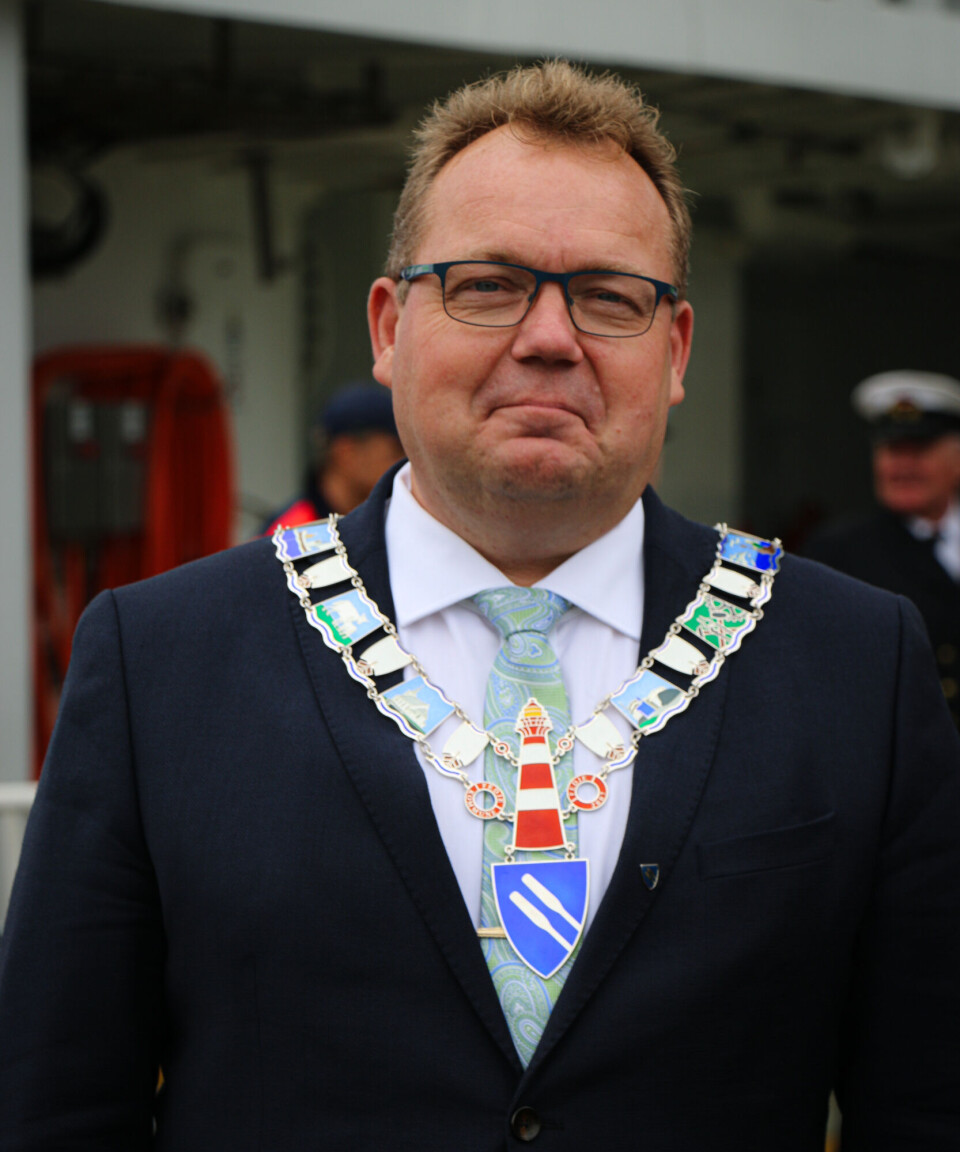 Ordfører Stian Herøy sier vedtaket frarøver kommunen viktige potensielle arbeidsplasser og inntekter. Argumentet til Kystverket er for tynt ifølge kommunen.
