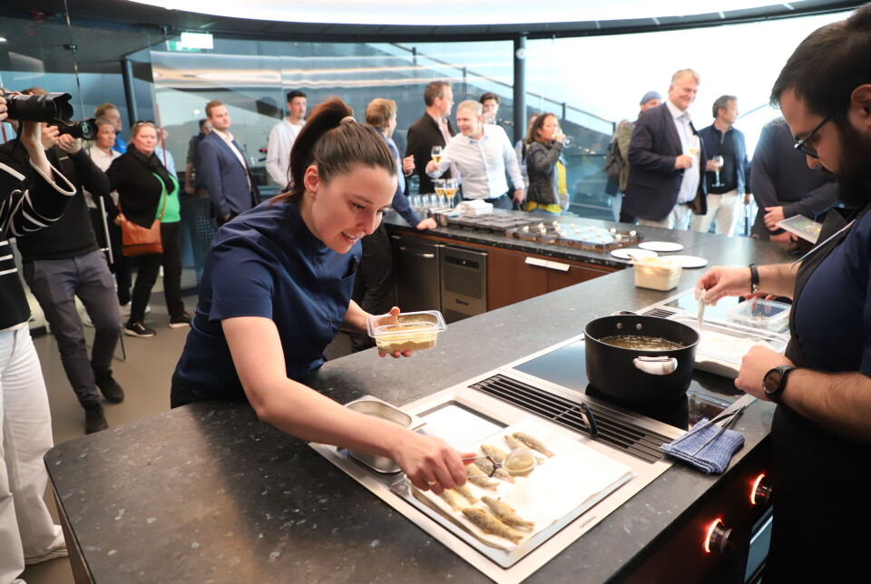 Det går varmt i bookingsystemene til restauranten «Iris». Her ser vi sjefskokk Anika Madsen. Bildet er tatt da politiker Erna Solberg kom på besøk for noen måneder siden.