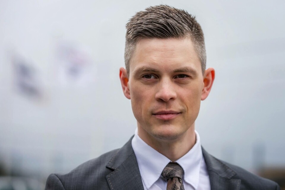Vegard Oen Hatten har snart jobbet ett år i kommunikasjonsstaben til Fiskeridirektoratet og trives godt i havbruksnæringen. Foto: Fiskeridirektoratet.