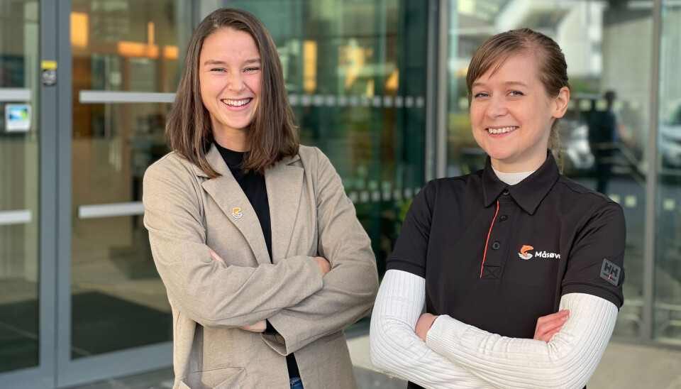 Amalie Båtvik og Evelyn Fossen fra Måsøval AS. De var en av tre selskaper som fikk stilt en problemstilling til elever under Blå Innovasjonscamp.