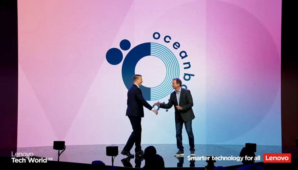 Jonas Juselius, CTO i Oceanbox møter Kirk Skaugen, EVP for Infrastruktur i Lenovo på scenen under Lenovo Tech World.