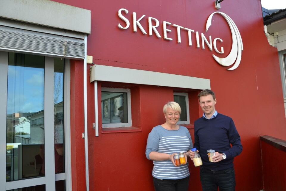 Sissel Susort og kollega David Knudtsen fra Skretting. Foto: Linn Therese Skår Hosteland.