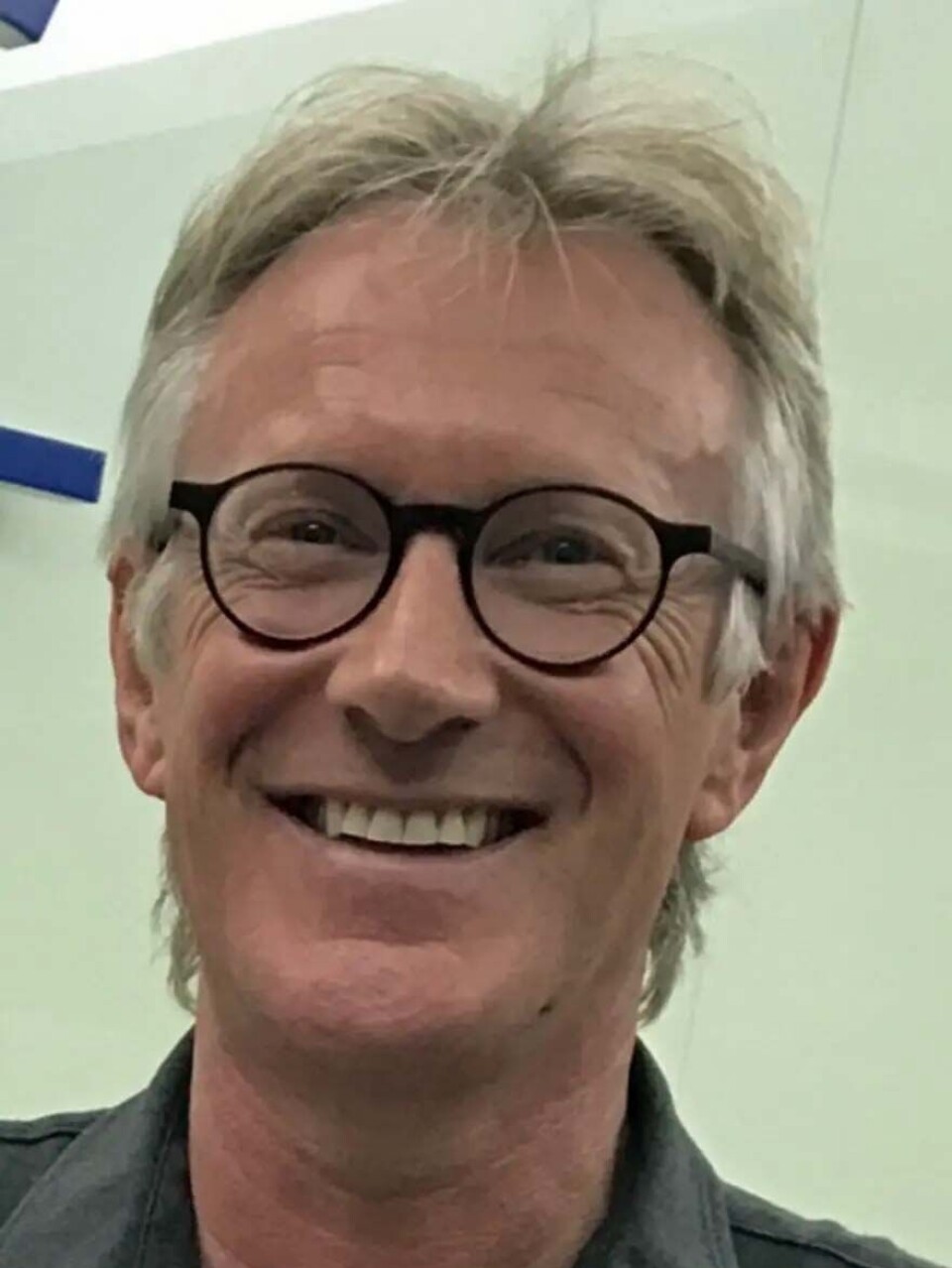 NMBU-professor Øystein Evensen forteller om store forskjeller fra laboratoriet til merdene.
