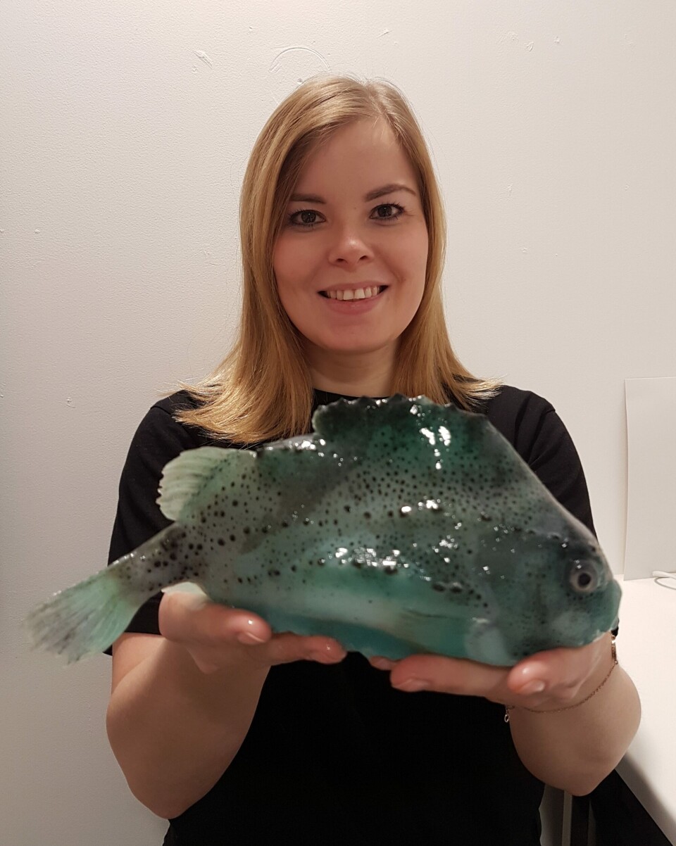 - Koordinator for grønn drift, Tonje Cecilie Urskog er en av Grieg Seafood Finnmark sine meget dedikerte medarbeidere, og er blant annet initiativtaker til transportsystemet vårt for rognkjeks, forteller Berit Seljestokken. Klikk for større bilde. Foto: GSF.