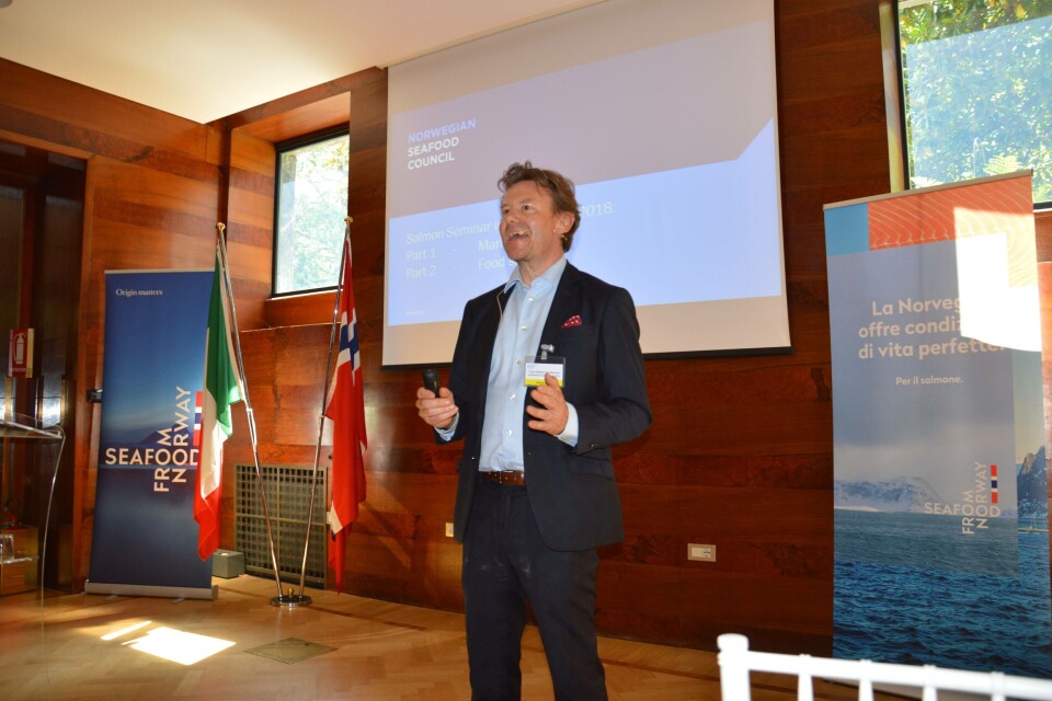 Trym Eidem Gundersen snakket om laksetrendene i Italia under det femte sjømatseminaret i Milano tirsdag. Foto: Therese Soltveit. Trym Eidem Gundersen snakket om laksetrendene i Italia under det femte sjømatseminaret i Milano tirsdag. Foto: Therese Soltveit.